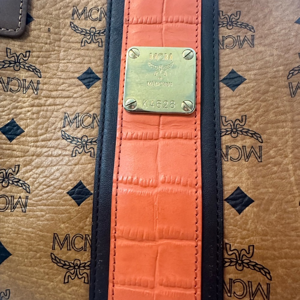 MCM Tote & Wallet Set - Picture 9 of 15